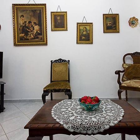Vintage Style Apartment With Beautiful Backyard Αθήνα Εξωτερικό φωτογραφία