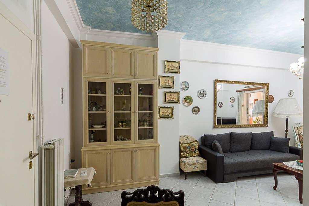 Vintage Style Apartment With Beautiful Backyard Αθήνα Εξωτερικό φωτογραφία