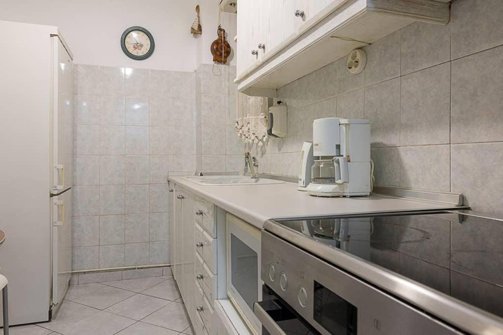 Vintage Style Apartment With Beautiful Backyard Αθήνα Εξωτερικό φωτογραφία