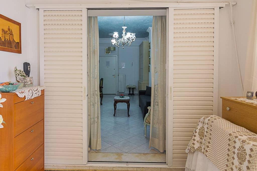 Vintage Style Apartment With Beautiful Backyard Αθήνα Εξωτερικό φωτογραφία